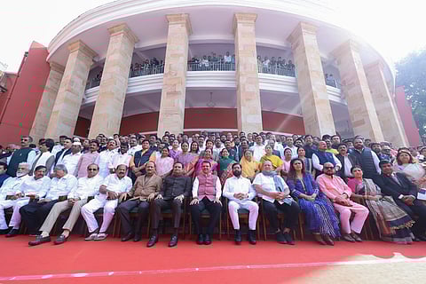 नाराजीनाट्य टाळण्यासाठी अधिवेशनानंतरच खातेवाटप