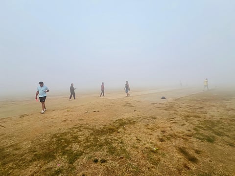 भिवंडीत धुक्याची चादर; मॉर्निंगवॉकवाल्यांची तारांबळ