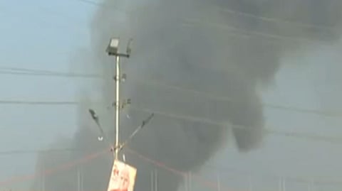 Mahakumbh 2025 : प्रयागराज येथे महाकुंभमेळ्याला आग; अग्निशमन दलाच्या गाड्या घटनास्थळी दाखल