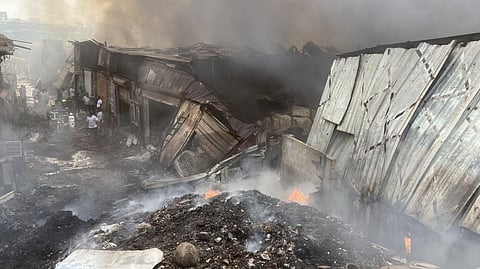 गोरेगाव येथे फर्निचर मार्केटला भीषण आग; 70 ते 80  दुकाने जळून खाक