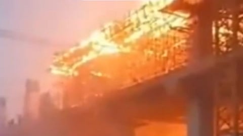 साबरमती बुलेट ट्रेन स्थानकाच्या बांधकामस्थळी आग