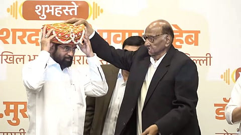 शरद पवारांच्या हस्ते एकनाथ शिंदेंना पुरस्कार; संजय राऊत भडकले, म्हणाले...