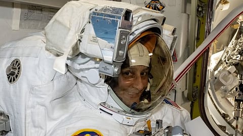 सुनिता विल्यम्सने काही दिवसांपूर्वी साधला होता विद्यार्थ्यांसोबत संवाद म्हणाली, चालतात कसे...