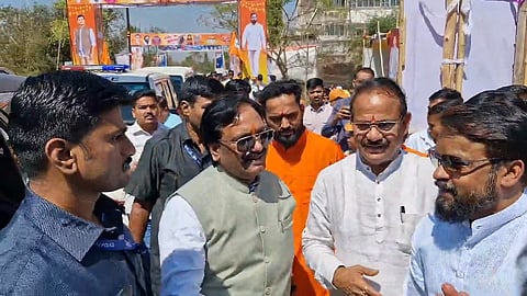 मलंगगडावर राजकीय रणधुमाळी! शिवसेनेच्या दोन्ही गटांमध्ये शाब्दिक बाचाबाची