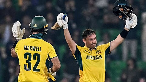 ऑस्ट्रेलियाचा इंग्लिस तारणहार; इंग्लंडची हार