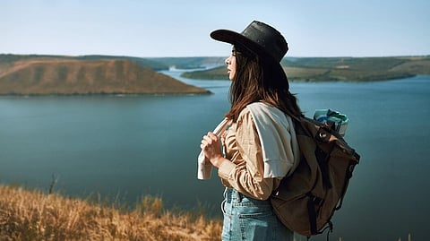 Women's Day Special : सोलो ट्रिप करायचीय, पण भीती वाटते? इथे आहेत खास टिप्स