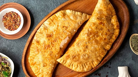 Holi 2025 : होळीला खुसखुशीत आणि चविष्ट करंजी बनवण्यासाठी खास टिप्स