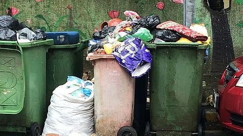मोटर लोडरांचे कामबंद आंदोलन; सेवाधारित कंत्राट पद्धतीविरोधात कर्मचारी आक्रमक; भांडुप, विक्रोळी, कांजूरमार्ग, पवईत कचऱ्याचे ढीग 