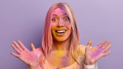 Holi 2025 : केसांमधील रंग चुटकीसरशी निघेल; फॉलो करा 'या' छोट्या-छोट्या ट्रिक्स