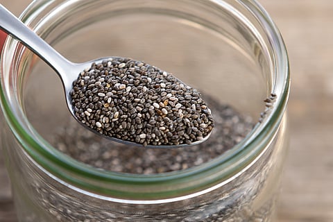 वजन कमी करण्यापासून ते  त्वचा उजळवण्यापर्यंत...Chia Seeds चे फायदे एकदा नक्की  वाचा
