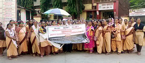 उल्हासनगर : आशासेविकांचा एल्गार! महापालिकेच्या अधिकाऱ्यांविरोधात भडका