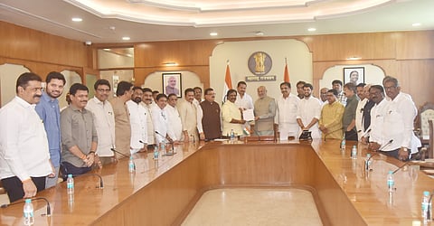 अध्यक्ष, सभापतींचा कामकाजात पक्षपातीपणा; मविआ आमदारांचे राज्यपालांना निवेदन