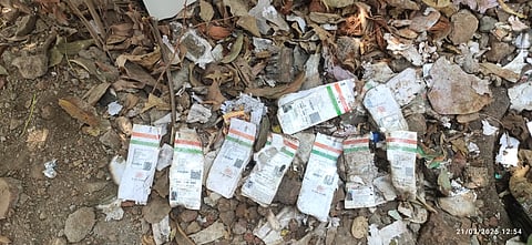 उल्हासनगरात २५ ते ३० आधारकार्ड जळालेल्या अवस्थेत आढळली