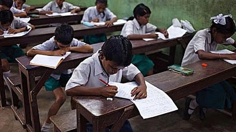 CBSC अभ्यासक्रम लागू करण्याचा आत्मघातकी निर्णय रद्द करा; शिक्षण बचाव समन्वय समितीची मागणी 