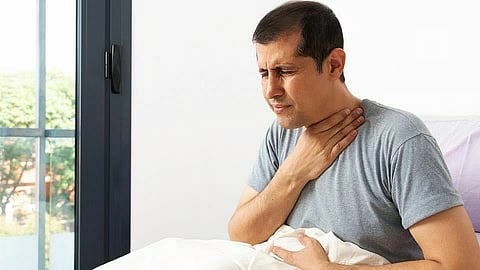 छातीत जळजळ किंवा आंबट ढेकर येतात? घरीच करा 'हे' उपाय