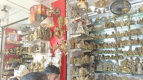 भुलेश्वरमधील पंचधातूच्या मूर्तींना सर्वाधिक पसंती; अन्नपूर्णा, बालगोपाल मूर्तींना मोठी मागणी