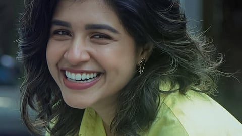 वाह! सोबर लूक आणि दिलखुलास स्माईल; संस्कृती बालगुडेच्या नवीन फोटोंवर चाहते फिदा