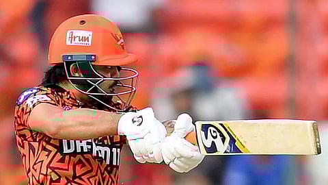 IPL 2025 : इशानच्या कृत्यावरून गदारोळ; हैदराबादच्या पराभवाची क्रीडा विश्वात चर्चा; पंचांवरही चोहीकडून टीका
