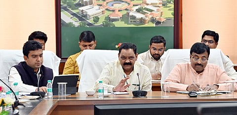 स्पर्धा परीक्षा प्रशिक्षणाचे वेळापत्रक तयार करा; मंत्री डॉ. अशोक वुईके यांचे निर्देश