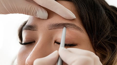 तुमच्या चेहऱ्याला कोणत्या आकाराच्या Eyebrow चांगल्या दिसतील?