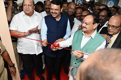 गुणात्मक आरोग्य सेवेसाठी नवीन मॉडेल तयार करणार; मुख्यमंत्री फडणवीस यांचे प्रतिपादन, ट्रू बीम किरणोपचार प्रणालीचे लोकार्पण