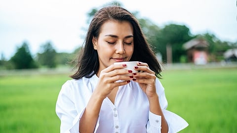 उन्हाळ्यात चहा पिणे टाळा; शरिराला मिळतील 'हे' आश्चर्यकारक फायदे!