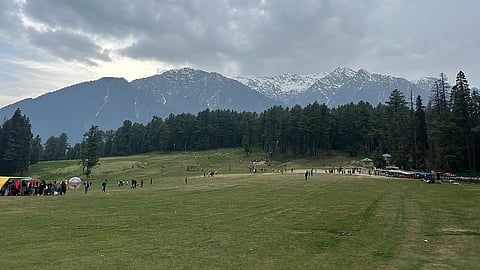 युद्ध नको, काश्मीरसोबत प्रेम हवे!