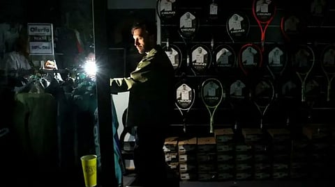 स्पेन, पोर्तुगाल, फ्रान्समध्ये बत्तीगुल; मेट्रो, विमानतळ, रेल्वे, मोबाइल नेटवर्क ठप्प