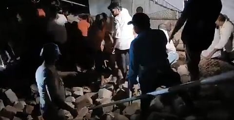 विशाखापट्टणममध्ये नरसिंह स्वामी मंदिराची भिंत कोसळली; ८ भाविकांचा मृत्यू, PM मोदींकडून मदतीची घोषणा