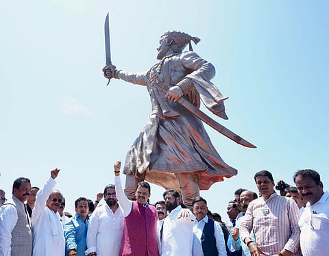 छत्रपती शिवाजी महाराजांचा पुतळा १०० वर्षे टिकेल! मुख्यमंत्री देवेंद्र फडणवीस यांचे प्रतिपादन
मालवणला नवीन पुतळ्याचे अनावरण
