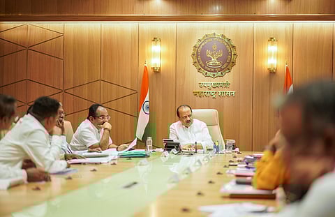 कोयना धरण प्रकल्पग्रस्तांना दिलासा! जूनच्या पहिल्या आठवड्यात जमीन वाटपाची कार्यवाही पूर्ण करा, अजित पवारांचे निर्देश 