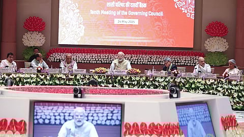 केंद्र-राज्यांनी टीम इंडियाप्रमाणे काम केल्यास कोणतेही लक्ष्य अशक्य नाही; नीती आयोगाच्या बैठकीत मोदींचे प्रतिपादन