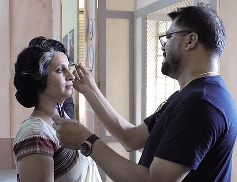 विक्रम गायकवाड जादुई हातांचा रंगभूषाकार