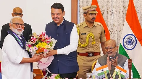 महाराष्ट्राच्या राजकारणाची कोणी थट्टा मांडली?