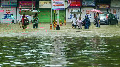 मुंबई फक्त राजकारणासाठी नको...