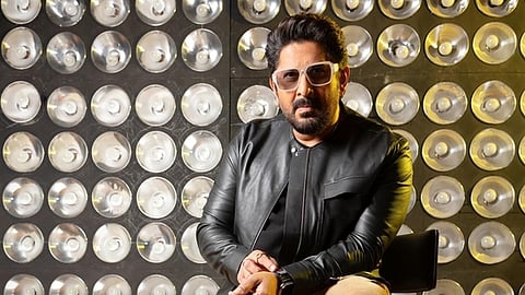 अभिनेता अर्शद वारसी आणि अन्य ५८ जणांना ५ वर्षांपर्यंत बाजारात व्यवहारास बंदी; साधना ब्रॉडकास्ट प्रकरणात सेबीची कारवाई