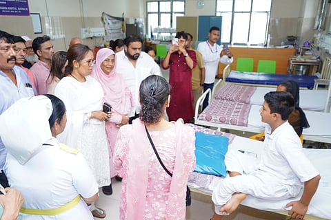 मुंबईतील आरोग्य सेवेची अवस्था बिकट; वर्षा गायकवाड यांनी व्यक्त केली चिंता