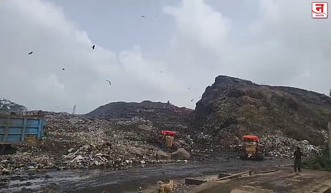 ‘शून्य कचरा’ संकल्पनेचा उल्हासनगरमध्ये बोजवारा; डम्पिंग ग्राऊंड ओव्हरफ्लो, कोट्यवधींचा ठेका, पण स्वच्छतेचा 
पत्ता नाही!