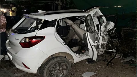 नाशिकमध्ये भरधाव गाडी बंगल्यात घुसून एकाच कुटुंबातील ५ ठार