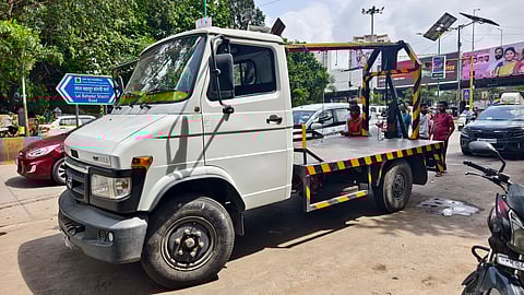 ठाण्यात पुन्हा टोइंग व्हॅनचे वादळ; सहा महिन्यांत सुरू करण्याच्या हालचाली, राजकीय पक्षांचा कडाडून विरोध