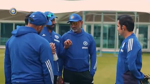 इंग्लंडविरुद्ध कसोटी मालिकेसाठी भारतीय संघ यूकेत दाखल; बीसीसीआयतर्फे सोशल मीडियावर व्हिडीओ पोस्ट 