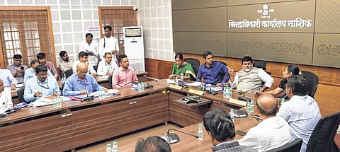 विश्व मराठी संमेलन यंदा नाशिकमध्ये; डिसेंबरमध्ये होणाऱ्या संमेलनाचा मंत्री सामंत यांनी घेतला आढावा, जिल्हाधिकारी कार्यालयात पूर्वतयारीची बैठक