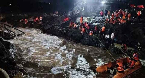 इंद्रायणी पूल दुर्घटना; शोधमोहीम थांबवली 