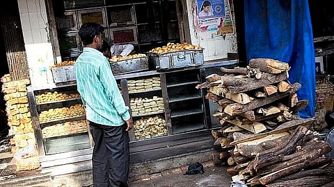 बेकरीचालकांकडे स्वच्छ इंधन वापरासाठी उरले १५ दिवस; आदेश न पाळणाऱ्या बेकरी व्यावसायिकांसाठी काम थांबवण्याचा इशारा