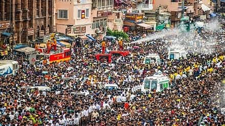 पुरी रथयात्रा दुर्घटना: तीन भाविकांचा मृत्यू, ३० जण गंभीर जखमी; प्रशासनावर निष्काळजीपणाचे आरोप