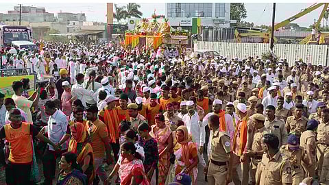 माऊलींच्या पालखीचे स्वागत; फलटण नगरीत टाळ, मृदंग आणि भूपाळीचा गजर