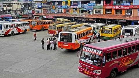 खासगी ट्रॅव्हल्स रडारवर! गणेशोत्सवात जादा पैसे आकारल्यास कारवाई – सरनाईक