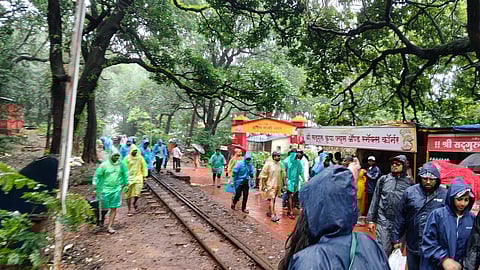 हिरवे माथेरान… प्लास्टिकखाली दबले!