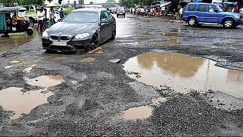 गणेशोत्सवातला प्रवास खड्ड्यांमधूनच