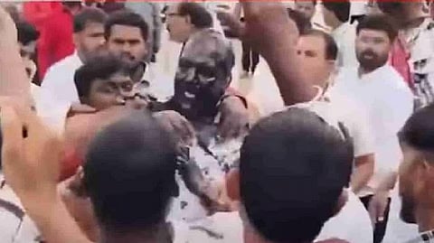 संभाजी ब्रिगेडचे प्रदेशाध्यक्ष प्रवीण गायकवाड यांच्या तोंडाला काळे फासले! छत्रपती संभाजी महाराजांचा एकेरी उल्लेख भोवला